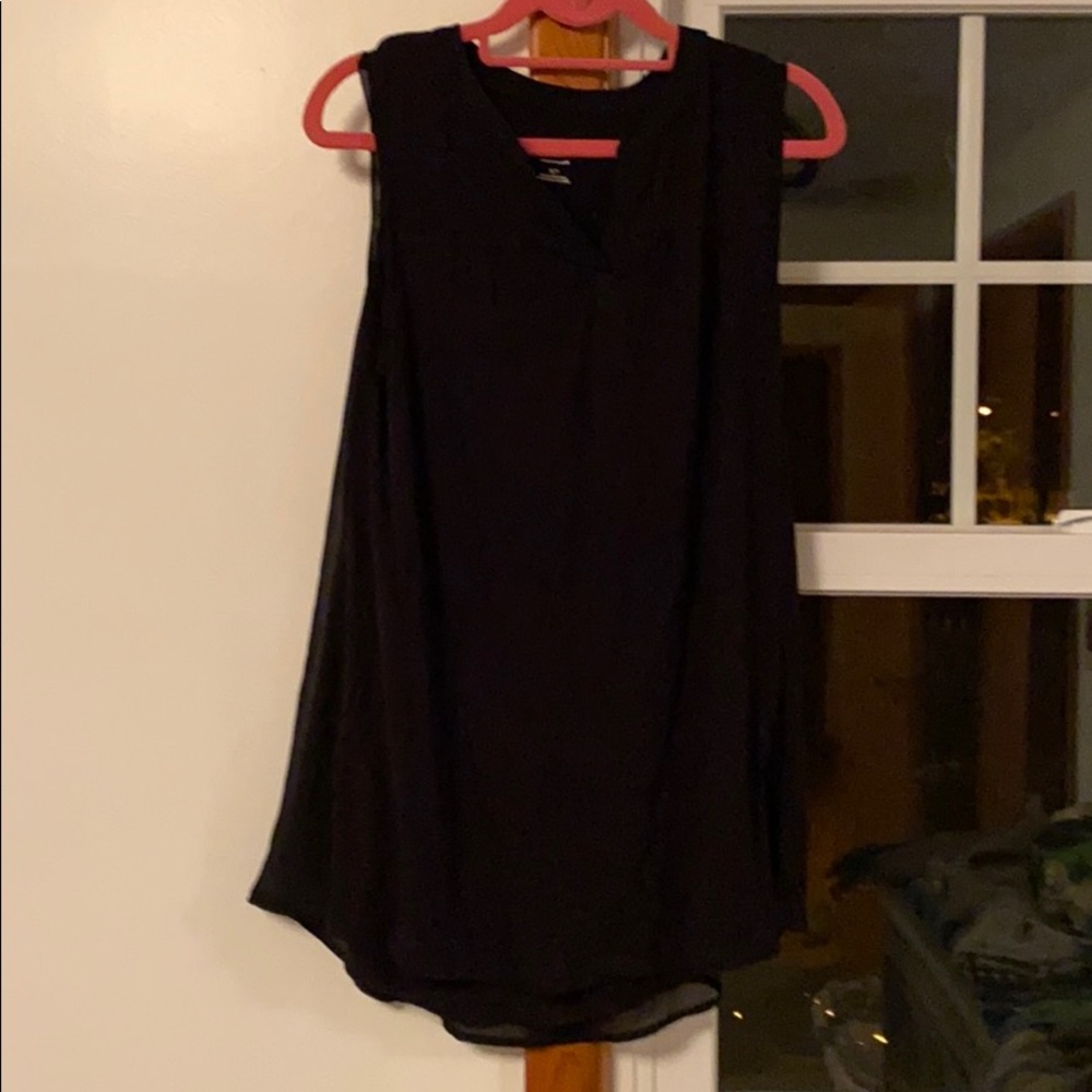 Liz Lange maternity black tunic with chiffon back